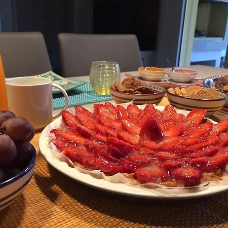 לינה וארוחת בוקר Pixel ראבנה