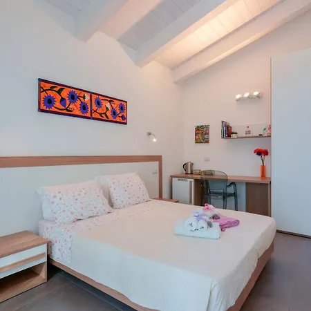 Pixel Bed & Breakfast *